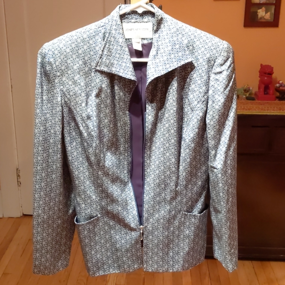 Jones NY blue silk suit blazer. Zip front.